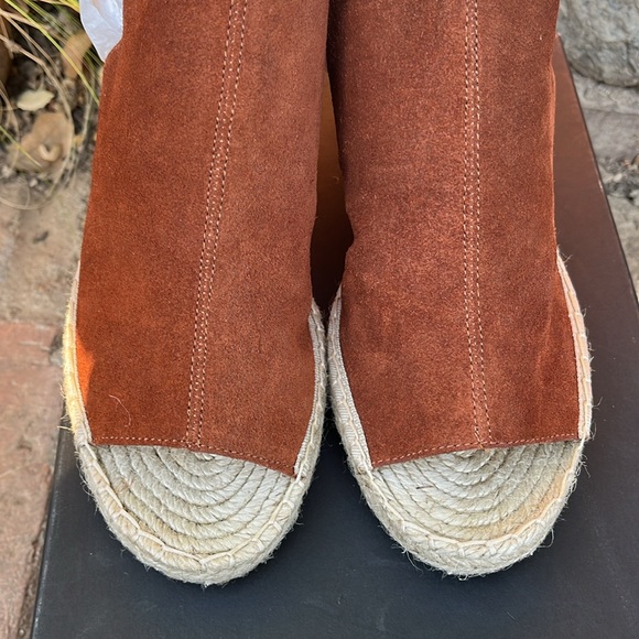 Banana Republic suede Whiskey peep toe wedge . - Picture 5 of 7